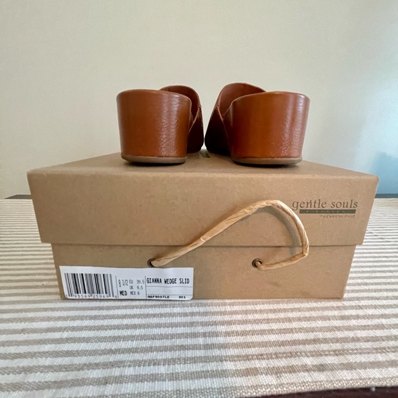 Kenneth Cole Gentle Soul 8.5 leather wedge sandal - Picture 4 of 4